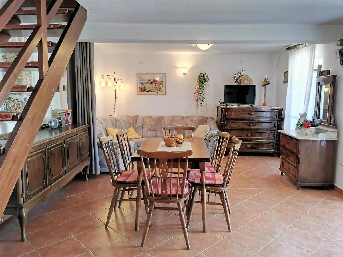 Apartment Dina Cres