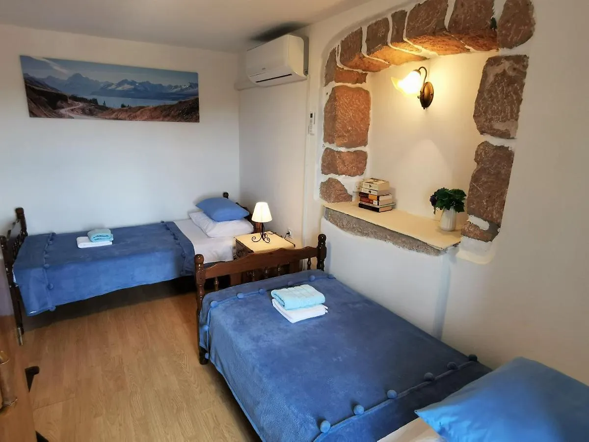 Apartment Dina Cres 0*,  Croatia